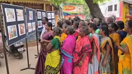 நிலக்கோட்டை: தேர்வுநிலை பேரூராட்சியில் செய்தி மக்கள் தொடர்புத்துறை சார்பில் அமைக்கப்பட்ட தமிழக அரசின் சாதனை விளக்க புகைப்படக் கண்காட்சி