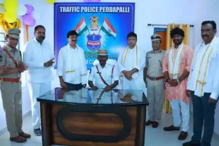 పెద్దపల్లి: జిల్లా కేంద్రంలో మూడు పోలీస్ స్టేషన్లను ప్రారంభించిన రాష్ట్ర మంత్రులు దుద్దిల్ల శ్రీధర్ బాబు పొంగులేటి శ్రీనివాస్ రెడ్డి