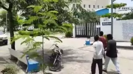 खंडवा नगर: खंडवा के पिपलोद थाना क्षेत्र में सड़क हादसे में घायल युवक की इलाज के दौरान अस्पताल में मौत