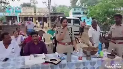 మూఢనమ్మకాలను ప్రజలు విడనాడాలి : ఉద్దంగి  లో బొబ్బిలి డిఎస్పి భవ్య రెడ్డి