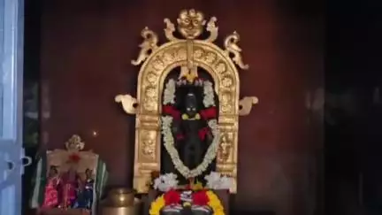 కరపలో సుబ్రమణ్యేశ్వర స్వామి దేవుని భూములకు కౌలు హక్కు కోసం వేలం పాట