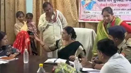 मंझनपुर: राज्य महिला आयोग की सदस्य ने ओसा गेस्ट हाउस में जनसुनवाई करते हुए समीक्षा बैठक की, 75 में से 16 मामले हल किए