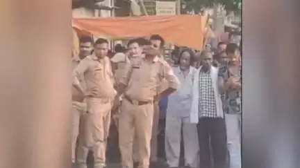 कोल: डोरी नगर में जल संकट, एक महीने से पानी बंद, महिलाओं ने हाईवे पर किया प्रदर्शन