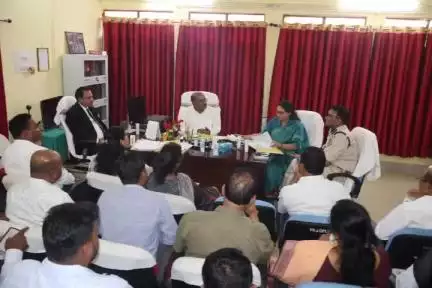 सिमडेगा: 22 जून को नगर भवन सिमडेगा में मेगा विधिक सशक्तिकरण शिविर को लेकर प्रधान जज की अध्यक्षता में हुई बैठक