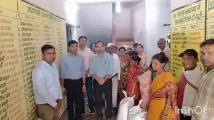 चांडिल: उपायुक्त ने किया मातकमडीह वन धन विकास केंद्र का निरीक्षण, उत्पादों की मार्केटिंग सुनिश्चित करने के निर्देश