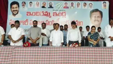 బీబీ నగర్: బీబీనగర్ లో ఇందిరమ్మ ఇండ్ల లబ్ధిదారులకు మంజూరు పత్రాలు పంపిణీ చేసిన భువనగిరి ఎమ్మెల్యే అనిల్ కుమార్ రెడ్డి