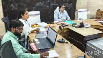 रामगढ़: समाहरणालय में उपायुक्त ने ज़िला पंचायती राज कार्यालय के कार्यों की समीक्षा बैठक की