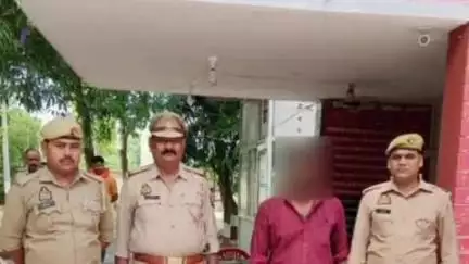 फूलपुुर: बहरिया कस्बा से पुलिस ने ₹15000 के इनामिया अभियुक्त को किया गिरफ्तार