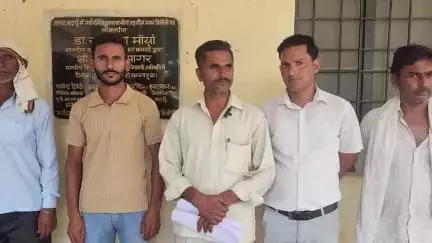 बिसौली: दबथरा के ग्रामीणों ने गांव के कुछ लोगों पर नलकूप की जमीन पर अवैध कब्जा करने का आरोप लगाते हुए एसडीएम से की शिकायत