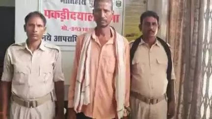 पकड़ी दयाल: पकड़ीदयाल पुलिस ने 75 लीटर देसी शराब बरामद कर तीन कारोबारियों पर FIR दर्ज की, एक पियक्कड़ को गिरफ्तार कर भेजा जेल