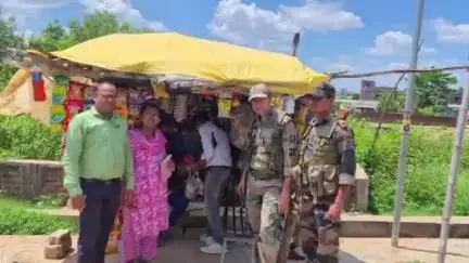गुमला: तंबाकू उत्पादों की अवैध बिक्री और जागरूकता को लेकर छापेमारी की गई