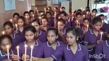 திருப்பரங்குன்றம்: அகமதாபாத் விமான விபத்தில் உயிரிழந்தோருக்கு மதுரை சூர்யா நகர் தனியார் கல்லூரி மாணவிகள் மௌன அஞ்சலி