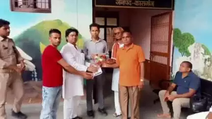 कासगंज: स्थानीय निकाय सफाई मजदूर संघ ने अपनी मांगों को लेकर सदर तहसील में एसडीएम को सौंपा ज्ञापन