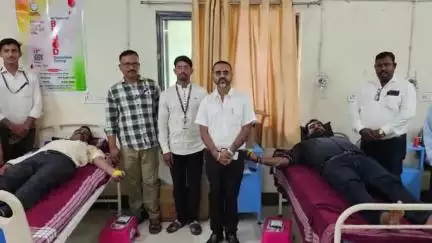 गिरिडीह: एसोसिएशन ऑफ सर्जन गिरिडीह चैप्टर द्वारा बरगंडा रोड स्थित गोवर्धन लाल नर्सिंग होम में रक्तदान शिविर आयोजित