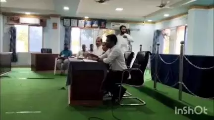 ఆదోని: ఆదోని హోటల్ యాజమాన్లతో సమావేశం ఏర్పాటు చేసిన, మున్సిపల్ కమిషనర్ కృష్ణ