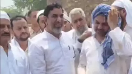 नूह: फिरोजपुर झिरका के पूर्व विधायक नसीम अहमद की मां का निधन, शोक जताने पहुंचे नूह विधायक मामन खान