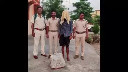 ଅମ୍ବାଭୋନା: ଭଟଲୀ ଅବକାରୀ ବିଭାଗର ପୃଥକ ପୃଥକ ଚଢାଉ, ଭଟଲୀ ବ୍ଲକ ର ଗୌଡପାଲୀ ଓ ଅମ୍ବାଭୋନା ବ୍ଲକର ଦ୍ବାରୀ ଗ୍ରାମରୁ ଦେଶିମଦ ସହ ଅଭିଯୁକ୍ତ ଗିରଫ