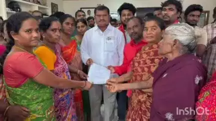 అశ్వారావుపేట: సమస్యలను పరిష్కరించాలని స్థానిక ప్రజలు దమ్మపేట క్యాంపు కార్యాలయంలో ఎమ్మెల్యే జారేకు వినతిపత్రం అందజేత