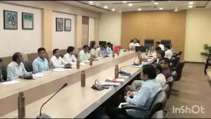 धार: कलेक्टर सभाकक्ष में जिला कौशल समिति की हुई बैठक, ITI में प्रवेश और योजनाओं पर हुई चर्चा