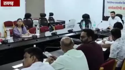 रायगढ़: कलेक्टोरेट सभाकक्ष में कलेक्टर चतुर्वेदी ने जीवन दीप समिति की बैठक ली, जिला अस्पताल एवं संबद्ध अस्पतालों की जानकारी ली