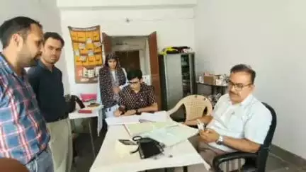पचपदरा: मुख्य चिकित्सा एवं स्वास्थ्य अधिकारी ने प्राथमिक स्वास्थ्य केंद्र दुदवा, चांदेसरा व गोल स्टेशन का किया आकस्मिक निरीक्षण