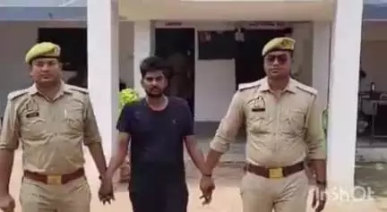 प्रतापगढ़: नगर कोतवाली के नया माल गोदाम रोड से अभियुक्त को देशी बम के साथ किया गिरफ्तार, भेजा गया जेल