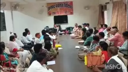विदिशा नगर: जनपद पंचायत सभागार में स्कूलों के प्रभारियों की हुई बैठक, जर्जर स्कूल भवनों के सुधार कार्य को लेकर हुई चर्चा