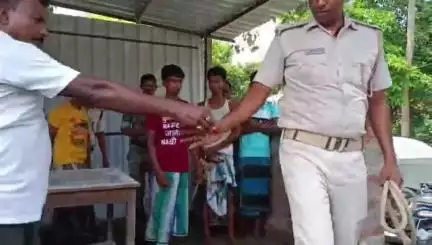 पूर्णिया पूर्व: मुफस्सिल थाना की डायल 112 गाड़ी को तोड़फोड़ और पुलिस के साथ दुर्व्यवहार के मामले में 12 अभियुक्तों को किया गया गिरफ्तार