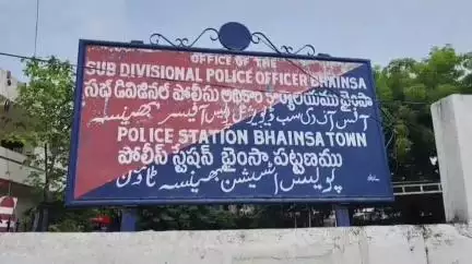 ముధోల్: రైతులకు మోసం చేసి పంట డబ్బులు
ఇవ్వకుండా పారిపోయిన సీ.ఈ.వో శ్రీనివాస్ ను పట్టుకున్నట్టు ఏ.ఎస్.పి అవినాష్ కుమార్ వెల్లడించ