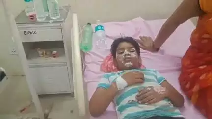 उन्नाव: उन्नाव के पचोड्डा गांव के पास तेज रफ्तार CNG ऑटो पलटा, किशोर समेत एक महिला घायल, जिला अस्पताल में भर्ती
