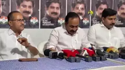 നിലമ്പൂർ: ഭരണ നേട്ടങ്ങൾ പറഞ്ഞ് വോട്ടുപിടിക്കാൻ മുഖ്യമന്ത്രിയെ വെല്ലുവിളിച്ച് നിലമ്പൂർ യു.ഡി.എഫ് ഓഫീസിൽ പ്രതിപക്ഷ നേതാവ് രംഗത്ത്