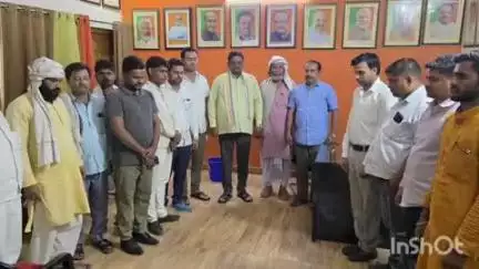 बलरामपुर: सदर विधायक कार्यालय में अहमदाबाद प्लेन दुर्घटना के प्रति शोक सभा आयोजित, 2 मिनट का मौन रख कर की गई शांति की प्रार्थना