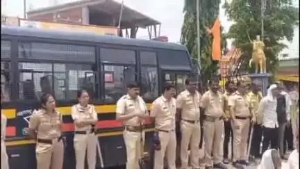 लोहा: बच्चू कडू यांच्या अन्नत्याग आंदोलनाला पाठिंबा म्हणून माळाकोळी येथे प्रहार जनशक्ती पार्टीच्या वतीने रास्ता रोको आंदोलन