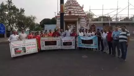 ଅନୁଗୋଳ: ଅହମଦାବାଦରେ ବିମାନ ଦୁର୍ଘଟଣାରେ ମୃତକଙ୍କୁ ଜିଲ୍ଲା ମୁଖ୍ୟ ଚିକିତ୍ସାଳୟର ଡ଼ାକ୍ତର ଓ ଅନ୍ୟ ସଙ୍ଗଠନ ପକ୍ଷରୁ ଜଗନ୍ନାଥ ମନ୍ଦିର ଠାରେ ଶ୍ରଦ୍ଧାଞ୍