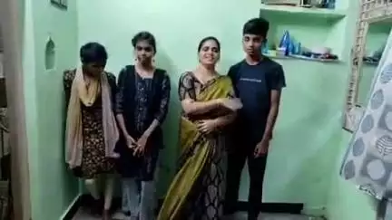 మార్కాపురం: తల్లికి వందనం పథకంలో భాగంగా ముగ్గురు పిల్లలకు 39,000 రావడంతో ఆనందం వ్యక్తం చేసిన మహిళ