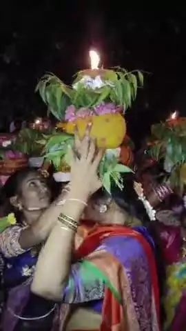 హవేలీ ఘన్​పూర్: రాజుపేట లో పెద్దమ్మ తల్లి చతుర్థి వార్షికోత్సవంలో పాల్గొని బోనమెత్తిన మాజీ ఎమ్మెల్యే పద్మ దేవేందర్ రెడ్డి