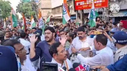 ঠাকুরপুকুর-মহেশতলা: রবীন্দ্রনগর থানার পার্শ্ববর্তী এলাকা পরিদর্শন করতে গিয়ে পুলিশের বাধার সম্মুখীন হয় পশ্চিমবঙ্গ প্রদেশ কংগ্রেসের সভাপতি