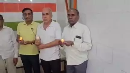 खंडवा नगर: खंडवा सद्भावना मंच ने माली कुंवा पर अहमदाबाद विमान हादसे में मृत आत्माओं के लिए मौन रखा