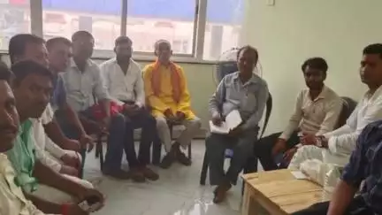 केसरिया: आदर्श जन सेवा संस्थान की एक आवश्यक बैठक शुक्रवार को केसरिया में आयोजित की गई