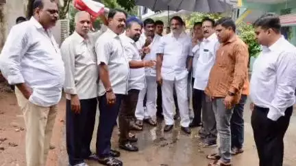 ఇబ్రహీంపట్నం: వనస్థలిపురం డివిజన్ పరిధిలో పర్యటించి సమస్యలు అడిగి తెలుసుకున్న ఎమ్మెల్యే దేవీ రెడ్డి సుధీర్ రెడ్డి
