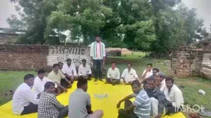 బాల్కొండ: టీపీసీసీ అధ్యక్షులు మహేష్ కుమార్ గౌడ్ ఆదేశాలతో బాల్కొండ మండలంలోని పలు గ్రామాల్లో కాంగ్రెస్ పార్టీ విస్తృత స్థాయి సమావేశం