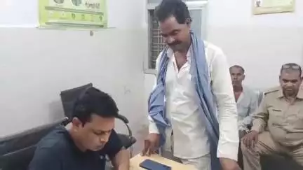 भांडेर: बसवाहा में जमीनी विवाद में एक व्यक्ति ने 2 लोगों से की मारपीट, घायल भांडेर अस्पताल में भर्ती