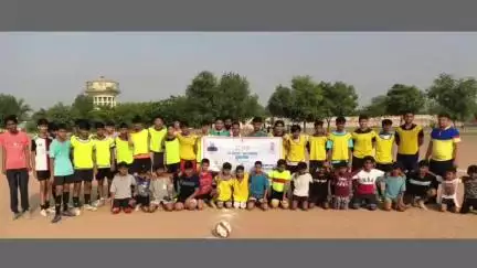 सवाई माधोपुर: सवाई माधोपुर दशहरा मैदान में वंदे गंगा जल संरक्षण जल अभियान के तहत फुटबॉल मैच का आयोजन