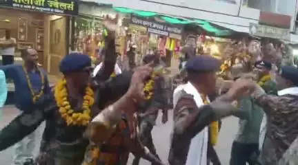 कालापीपल: कालापीपल क्षेत्र में अग्निवीर की ट्रेनिंग पूरी कर वापस अपने घर लौटे 16 जवान, नगर वासियों ने किया भव्य स्वागत