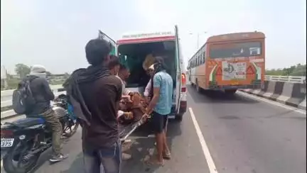 मथुरा: रिफाइनरी के बाद पुल के समीप सवारियों से भरा टेंपो पीछे से टैंकर में घुसा, 7 सवारी घायल, 4 को आगरा किया रेफर