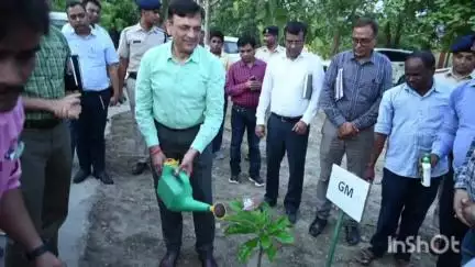 हाजीपुर: पूर्व मध्य रेल महाप्रबंधक ने हाजीपुर रेलवे कॉलोनी का निरीक्षण कर सुविधाओं का जायजा लिया