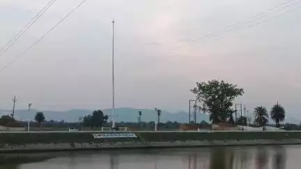 ପଦ୍ମପୁର: ବଡ଼ବନ୍ଧ ଠାରେ ପବନ ରେ ଫାଡି ଯାଇଥିବା ତ୍ରିରଙ୍ଗା ପତାକା ପ୍ରତି ଅସମ୍ମାନ , ନୂତନ ପତାକା ଲଗାଇବା ପାଇଁ ଅଞ୍ଚଳ ବାସୀଙ୍କ ଦାବି #jansamasya