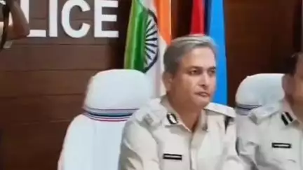 कांके: समाहरणालय में जोनल आईजी ने यातायात और कानून व्यवस्था को लेकर की समीक्षा बैठक