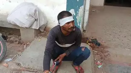 ग्राम भेड़ा मोड़ के समीप NH-30 पर अज्ञात वाहन की टक्कर से एक युवक हुआ घायल