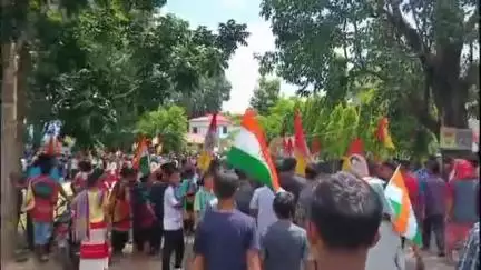 লংথরাই ভ্যালি: বেআইনিভাবে বাংলাদেশি অনুপ্রবেশকারীদের ফেরত পাঠানোর দাবিতে লংতরাইভ্যালিতে SDO-কে ডেপুটেশন প্রদান তিপ্রামথা ও YTF-র